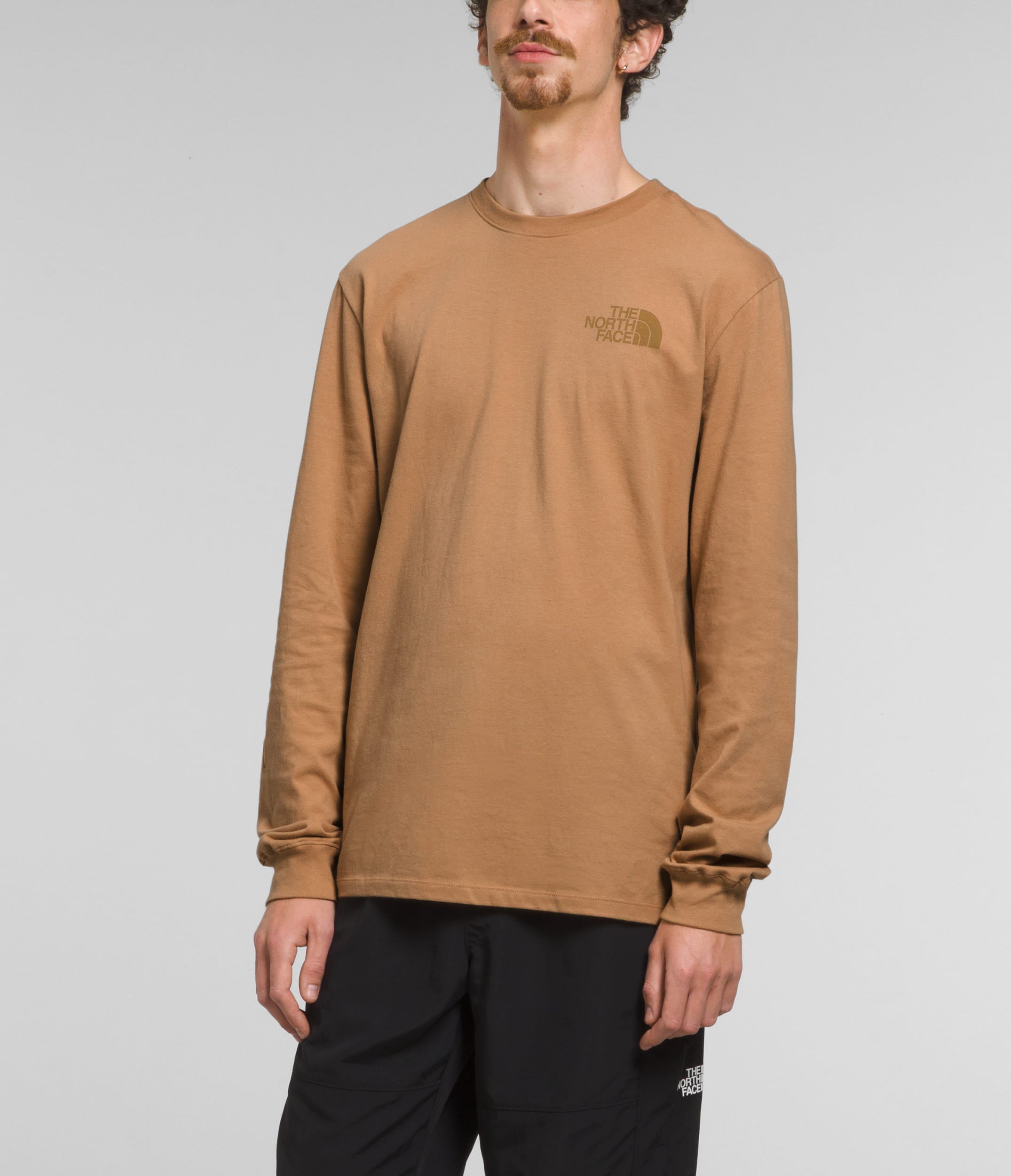 Camiseta L/S Sleeve Hit Graphic Tee Café Hombre The North Face - imagen 1