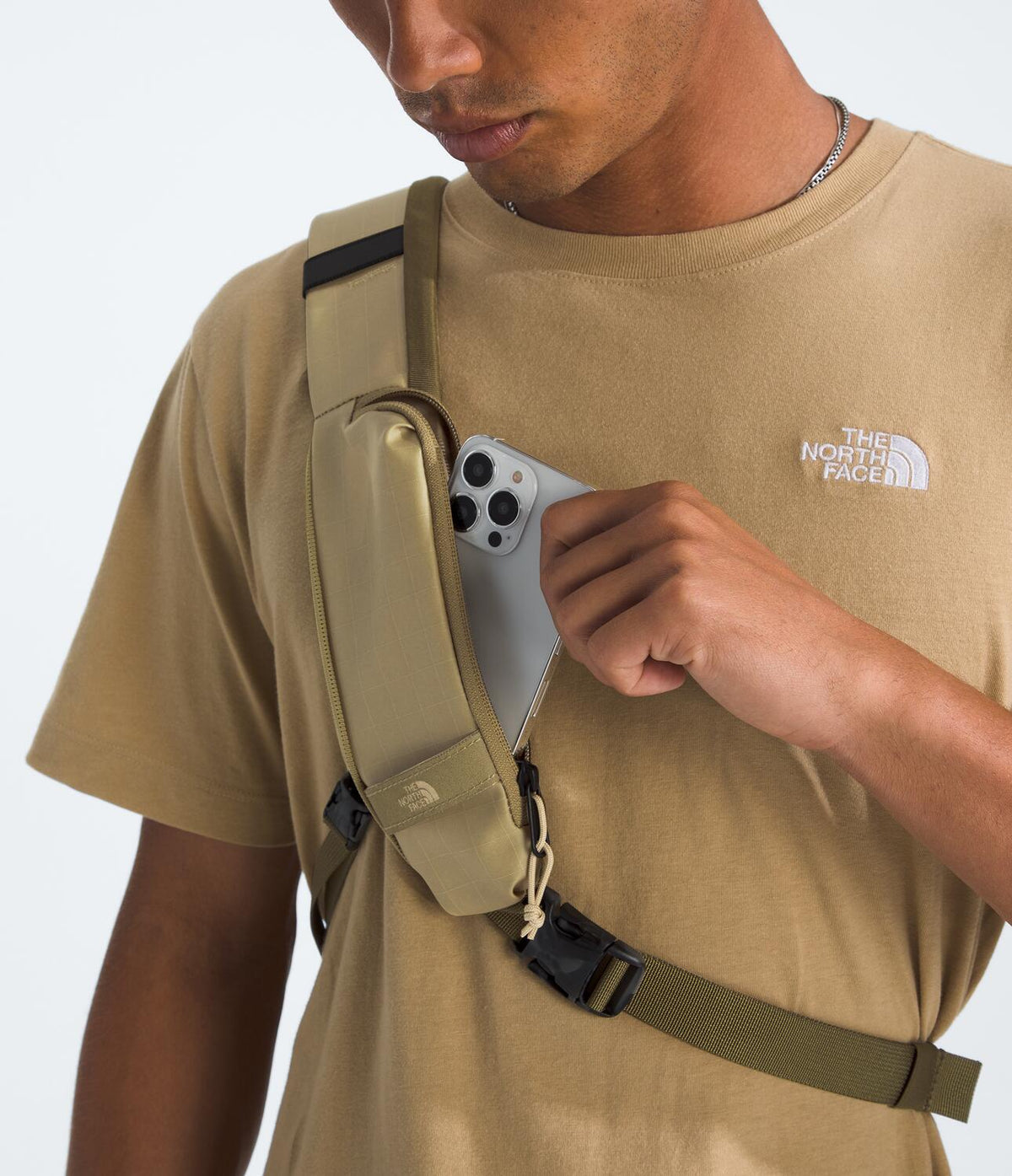 Mochila Base Camp Voyager Sling Beige Unisex The North Face