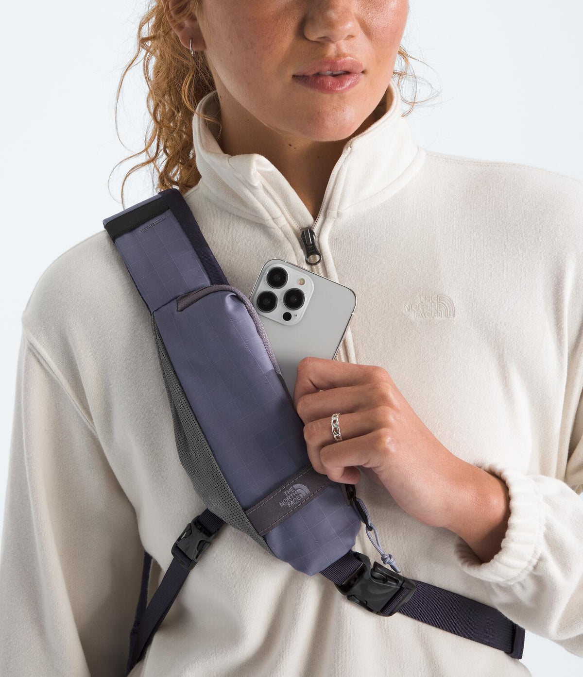 Mochila Base Camp Voyager Sling Morado Mujer The North Face