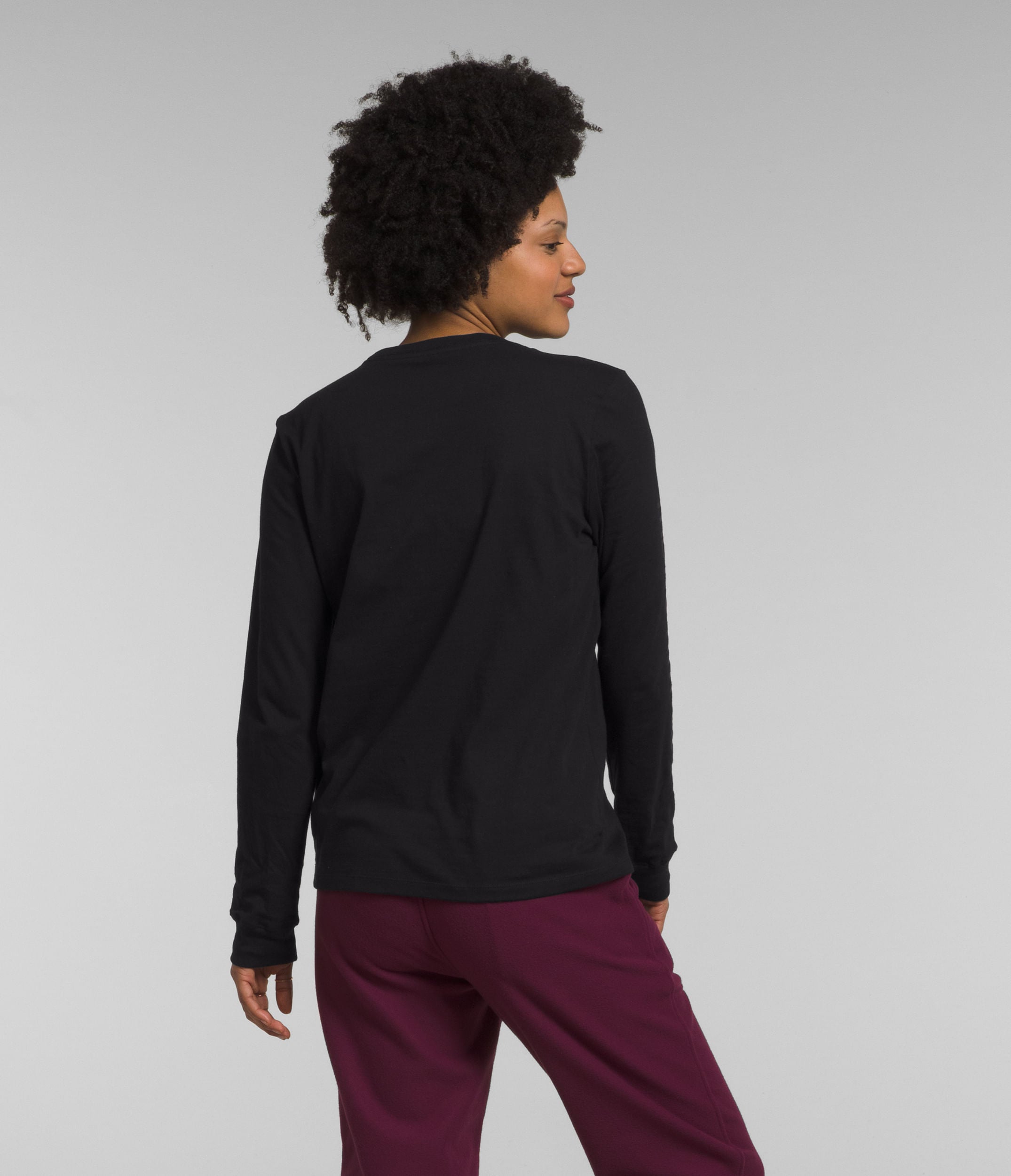 Camiseta L/S Sleeve Hit Graphic Tee Negra Mujer The North Face - imagen 3