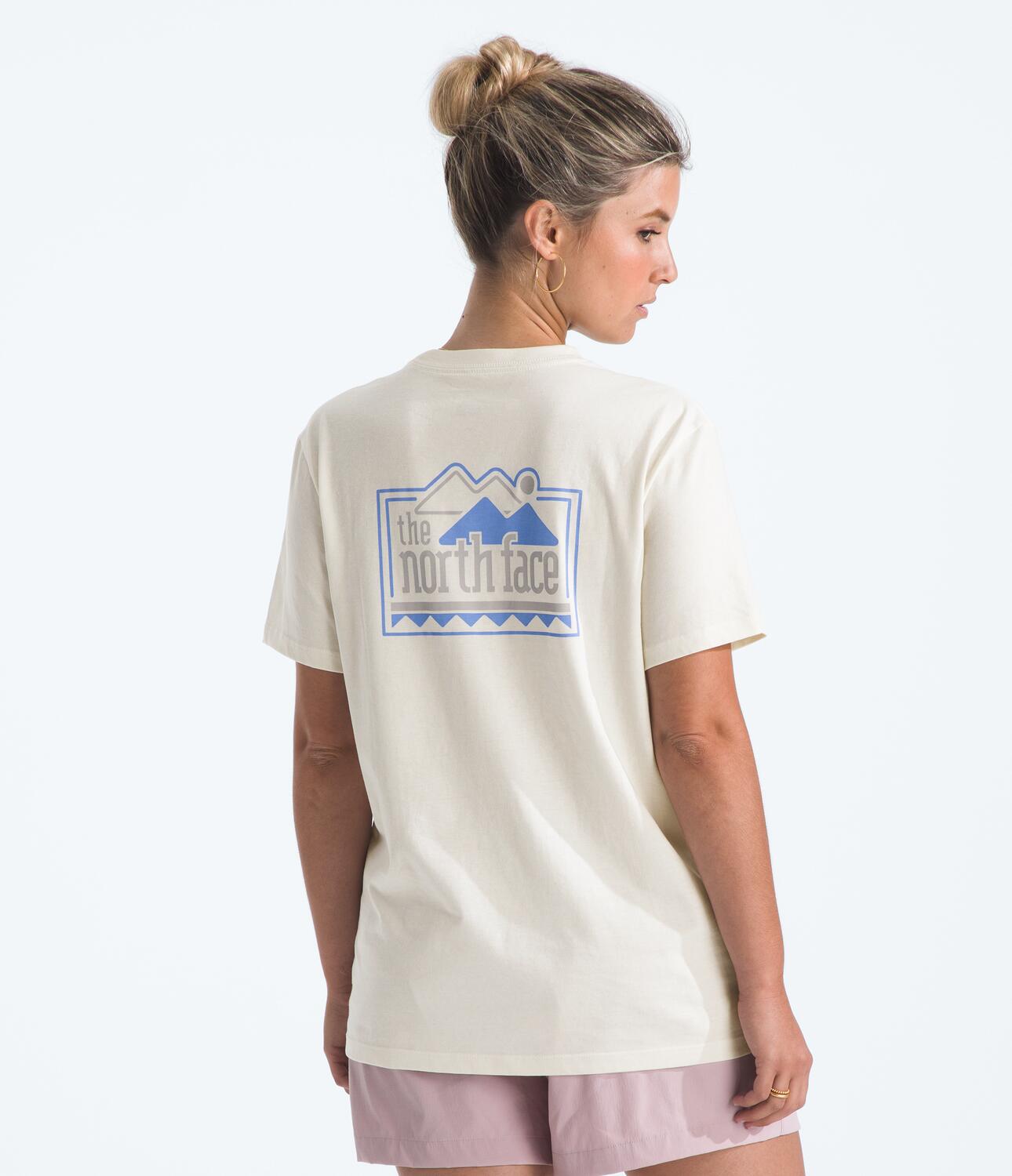 Camiseta Evolution Explore Pin Short Sleeve Tee Graphic Blanca Mujer The North Face
